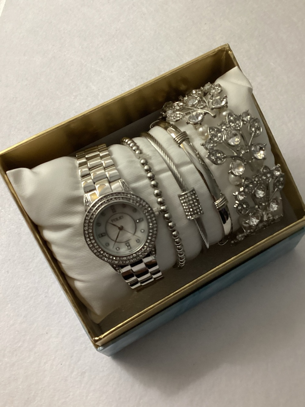 Folio Quartz Three Hand Silver-Tone Alloy Watch 30mm, Gift Set - Picture 4 of 9